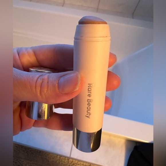 Selena Gomez- rare beauty bronzed stick - Picture 2 of 3